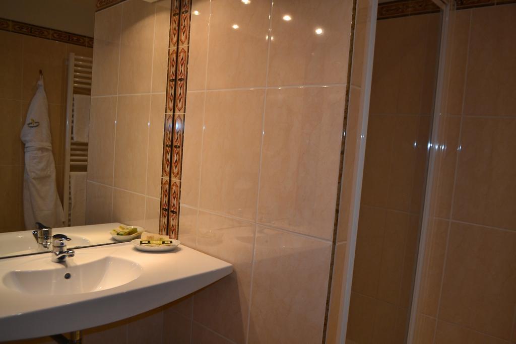 Coq Hotel Montreuil  Екстериор снимка