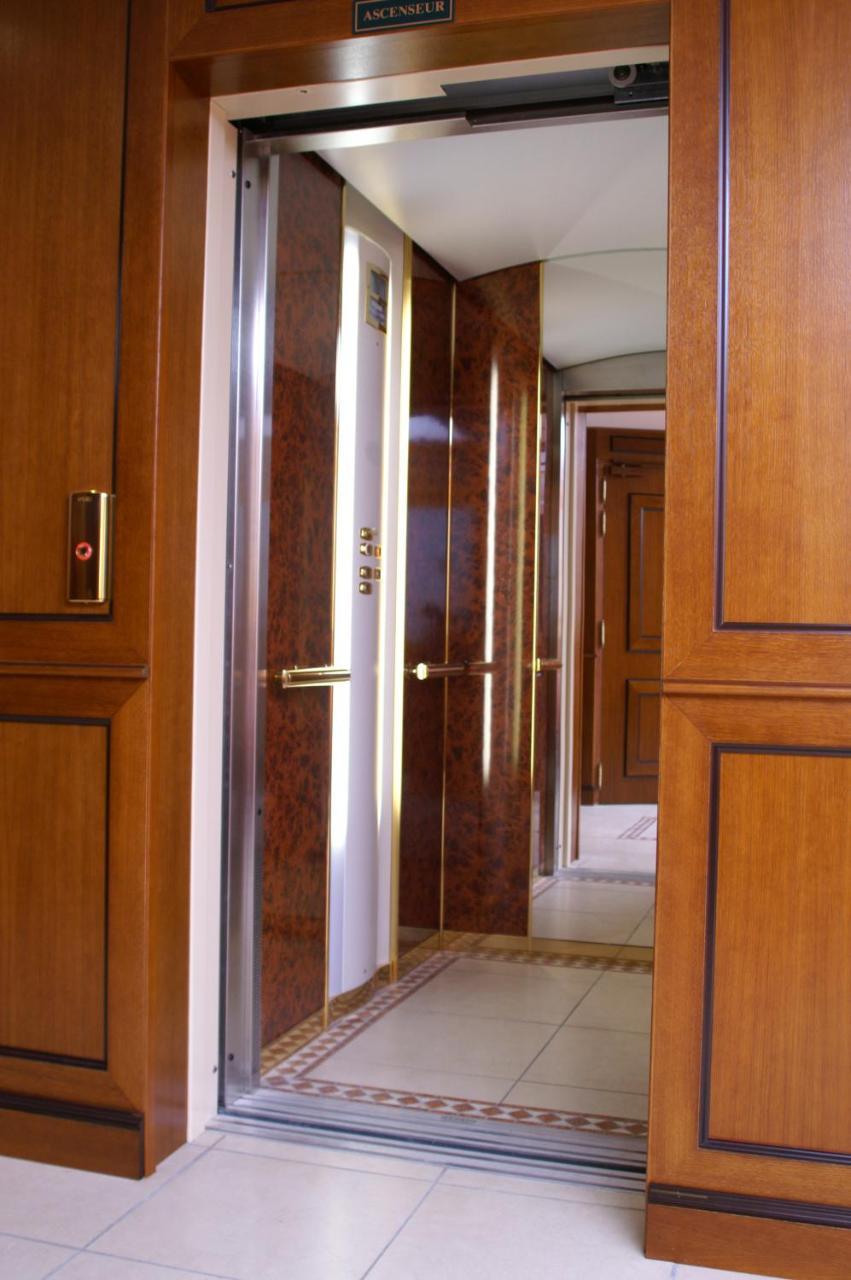 Coq Hotel Montreuil  Екстериор снимка